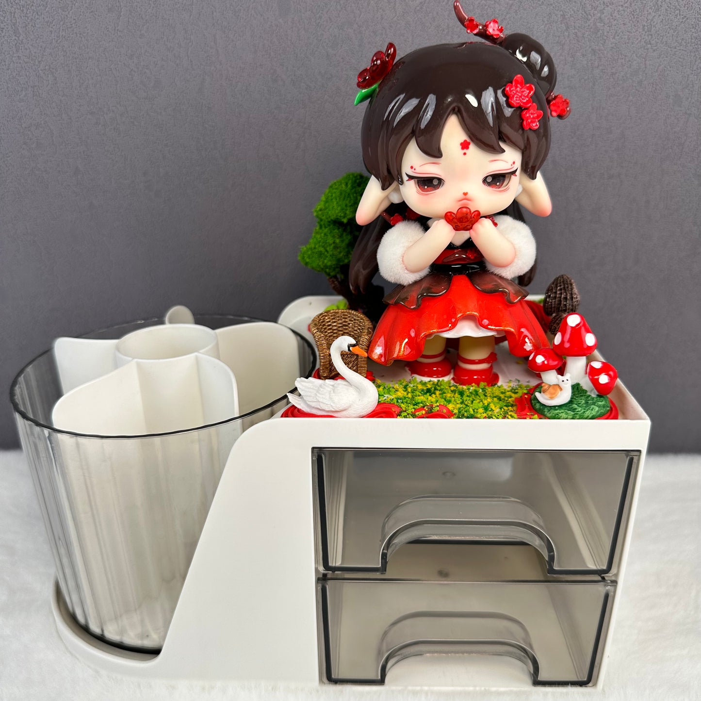 Decoden Doll Pen Stand