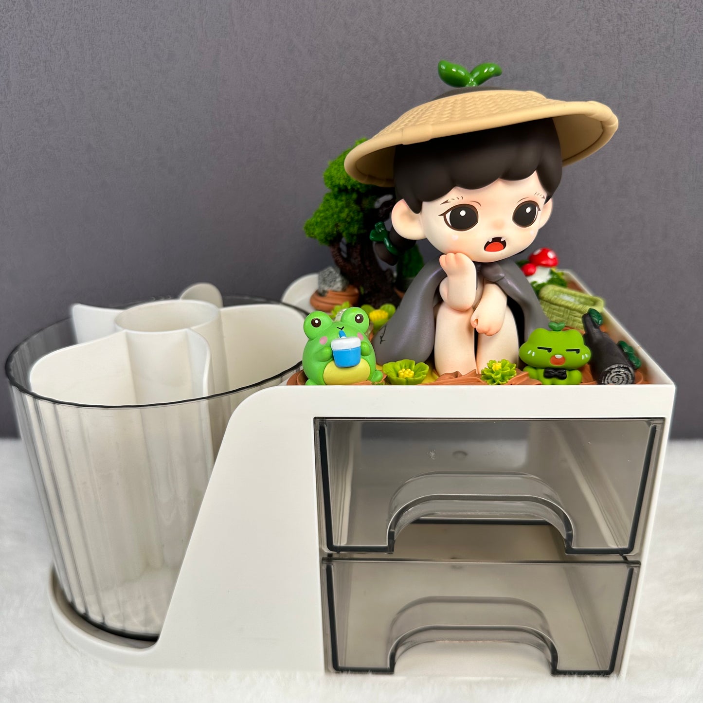 Decoden Doll Pen Stand