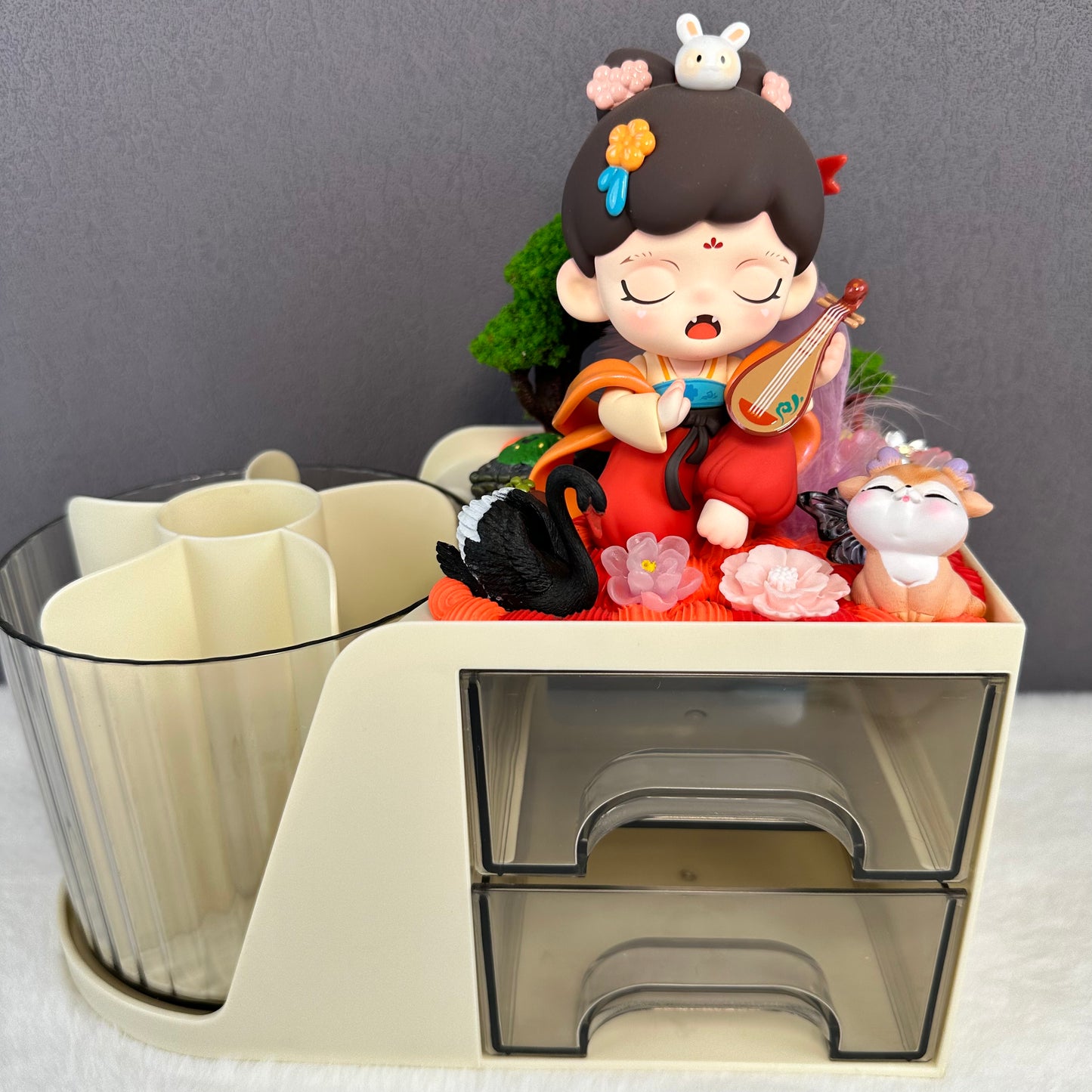 Decoden Doll Pen Stand